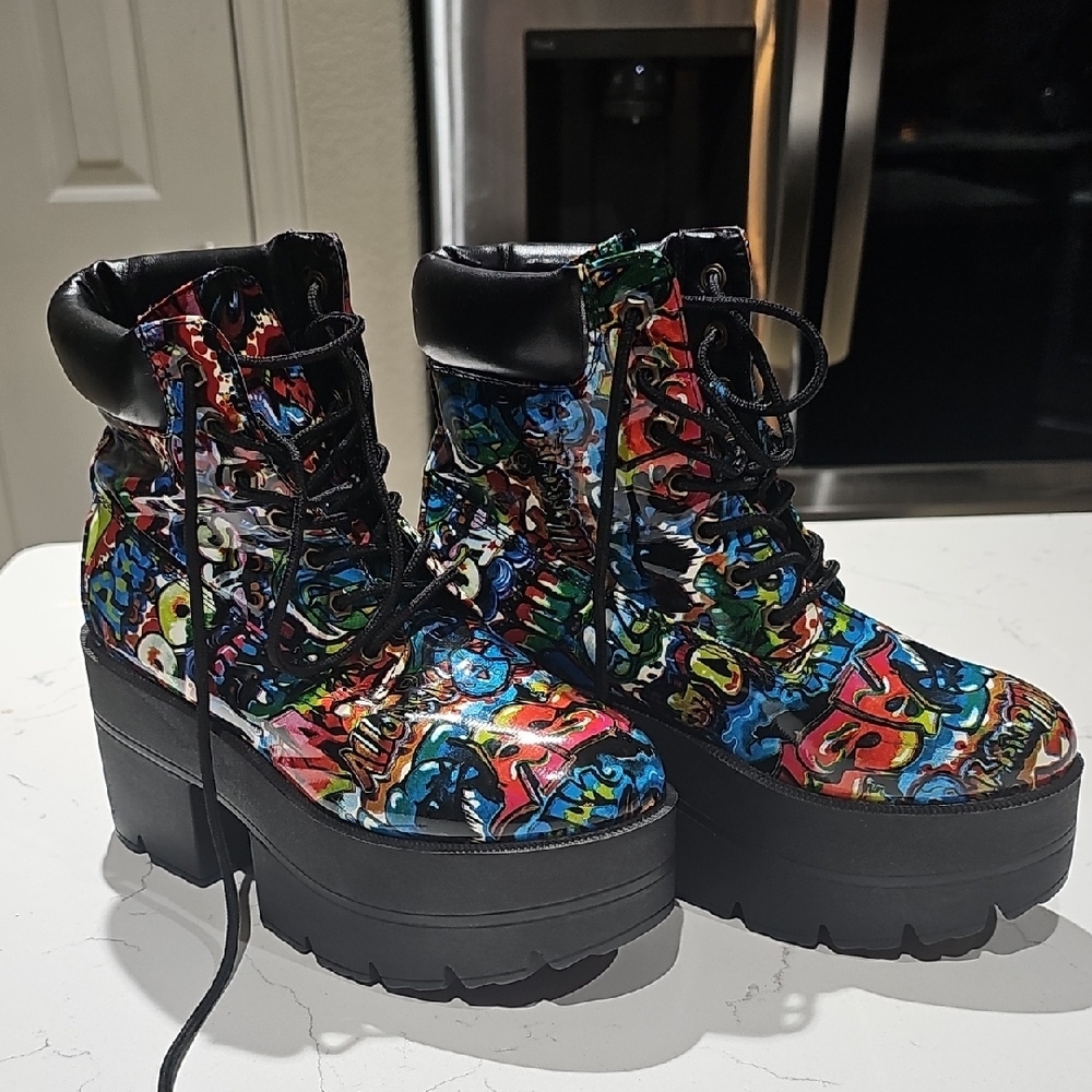 Republic LA graffiti Lug Sole Chanky Platform Size 5